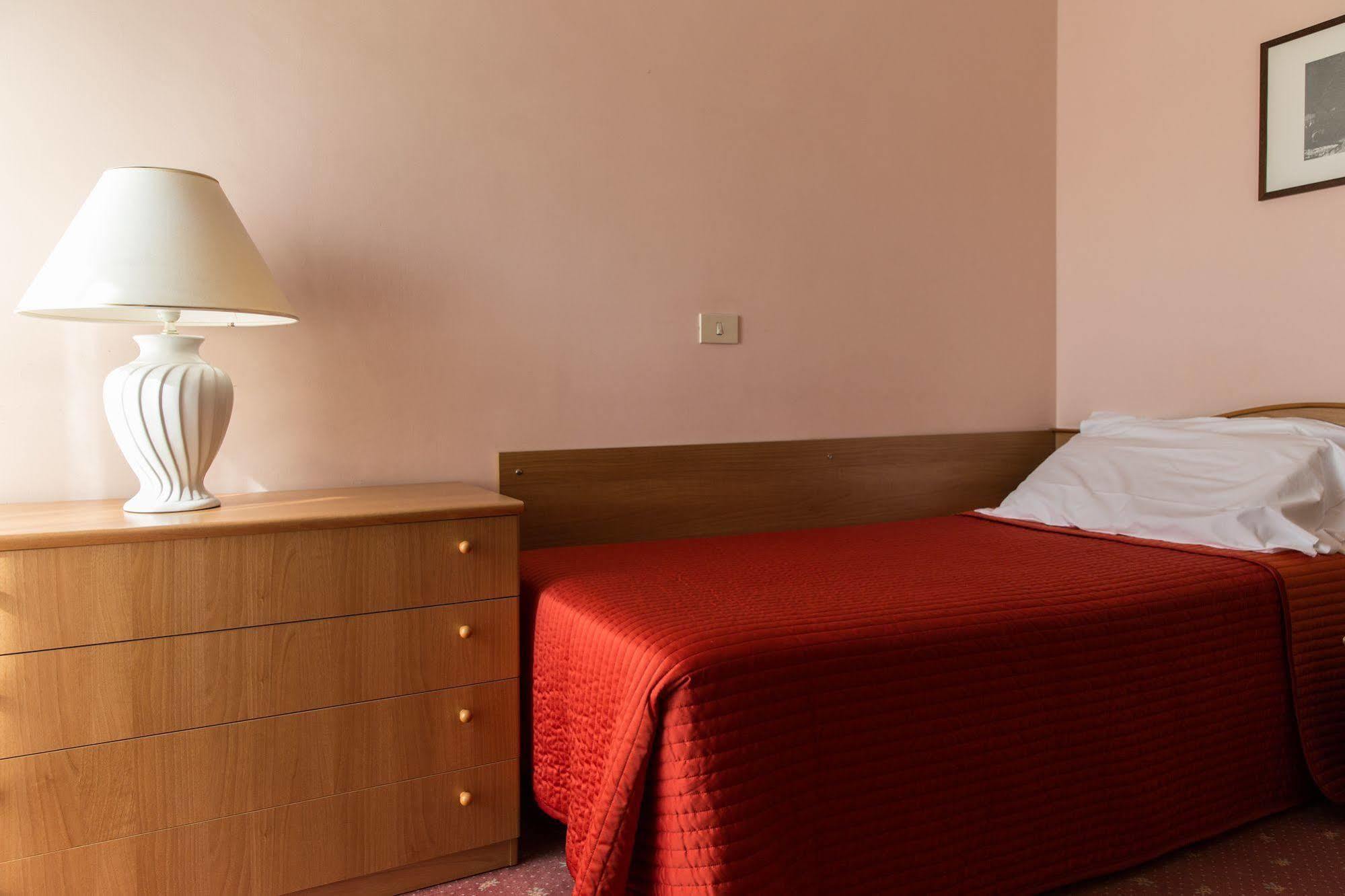 Gloria Hotel 3*