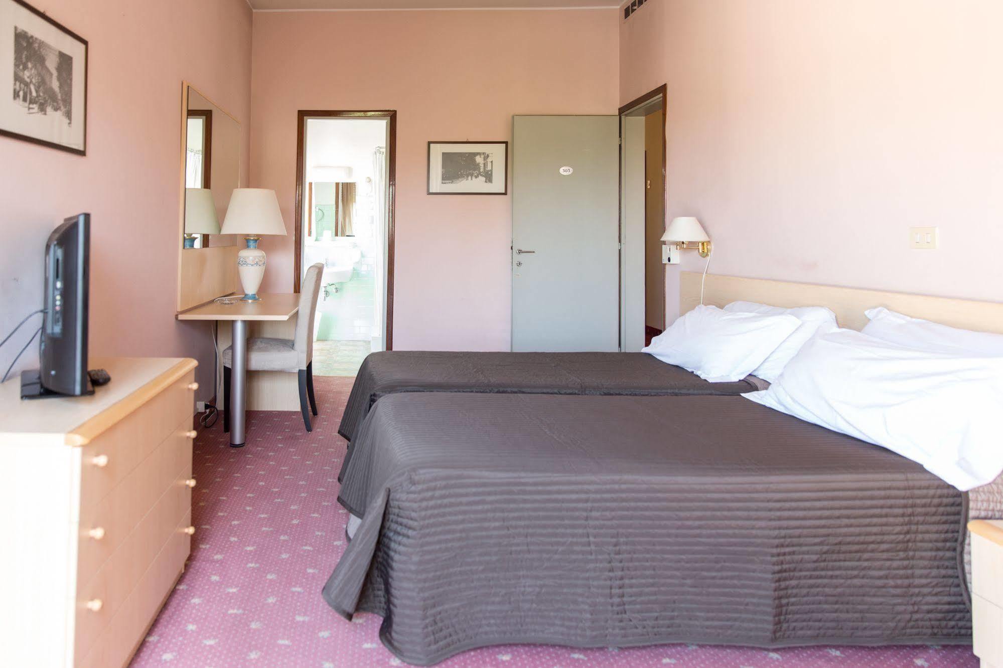 Gloria Hotel 3*