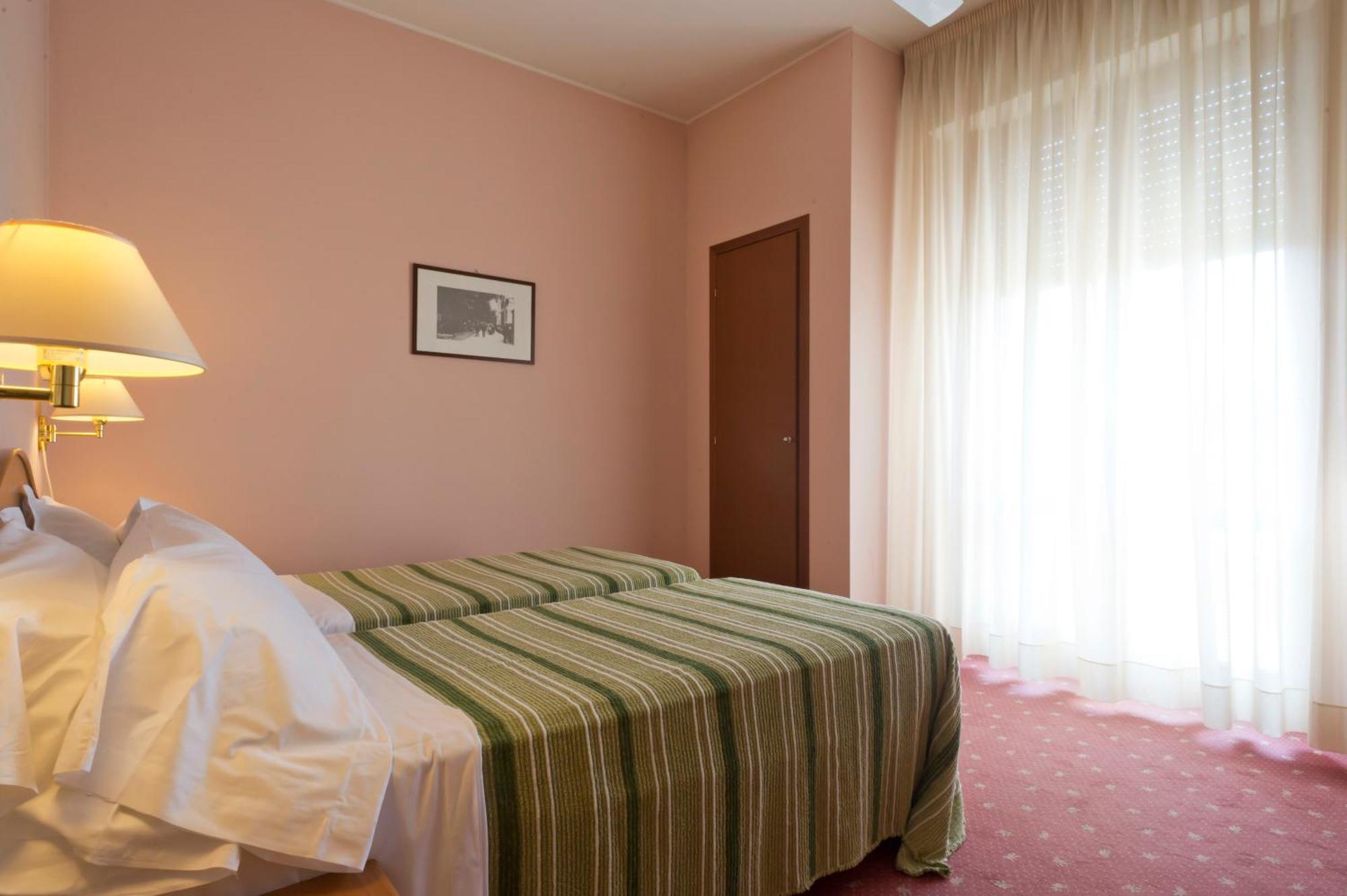 Hotel Gloria 3*